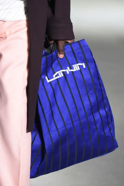 Look 76